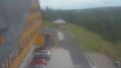Parkoviště a hlavní vchod