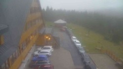 Parkoviště a hlavní vchod
