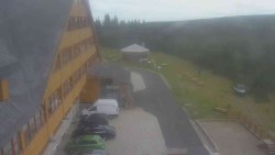 Parkoviště a hlavní vchod