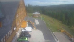 Parkoviště a hlavní vchod
