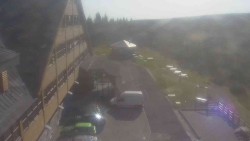 Parkoviště a hlavní vchod