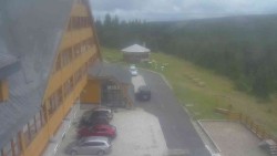 Parkoviště a hlavní vchod