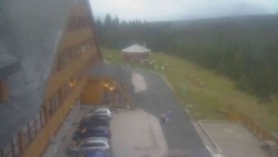 Parkoviště a hlavní vchod