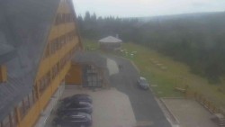 Parkoviště a hlavní vchod