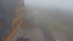 Parkoviště a hlavní vchod