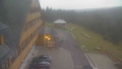 Parkoviště a hlavní vchod
