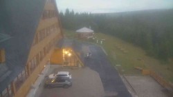 Parkoviště a hlavní vchod