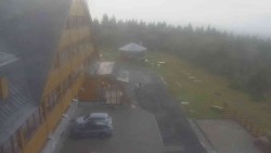 Parkoviště a hlavní vchod