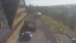 Parkplatz und Haupteingang