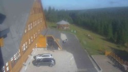 Parkplatz und Haupteingang