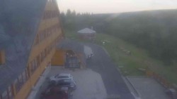 Parkoviště a hlavní vchod