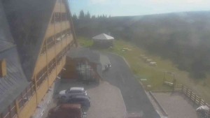 Sporthotel Kurzovní - Parkplatz und Haupteingang - 16.9.2026 v 09:55 Sporthotel Kurzovní - Parkplatz und Haupteingang - 16.9.2026 v 09:55