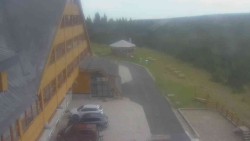 Parkplatz und Haupteingang
