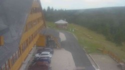 Parkplatz und Haupteingang
