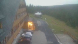 Parkplatz und Haupteingang