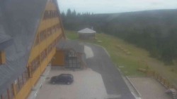 Parkoviště a hlavní vchod