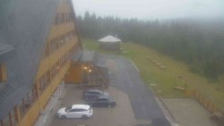 Parkoviště a hlavní vchod