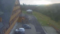 Parkoviště a hlavní vchod