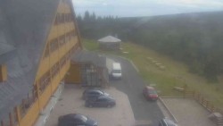 Parkoviště a hlavní vchod