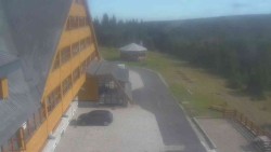 Parkoviště a hlavní vchod