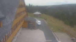Parkoviště a hlavní vchod