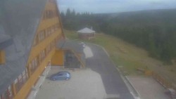 Parkoviště a hlavní vchod