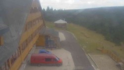 Parkoviště a hlavní vchod