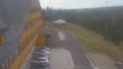 Parkoviště a hlavní vchod