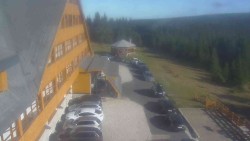 Parkoviště a hlavní vchod