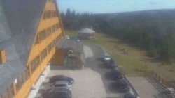 Parkoviště a hlavní vchod
