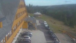 Parkoviště a hlavní vchod