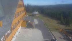 Parkoviště a hlavní vchod