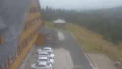 Parkoviště a hlavní vchod