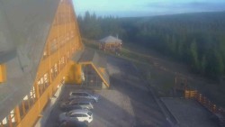 Parkoviště a hlavní vchod