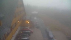 Parkoviště a hlavní vchod