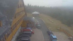 Parkplatz und Haupteingang