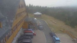 Parkplatz und Haupteingang