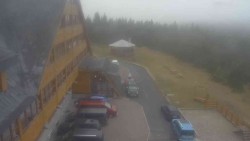 Parkplatz und Haupteingang