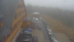 Parkoviště a hlavní vchod