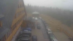 Parkoviště a hlavní vchod
