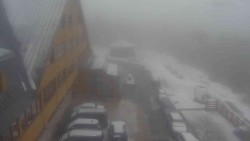 Parkoviště a hlavní vchod