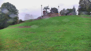 Skiareál Karolinka - Otočná kamera na sjezdovce - 7.10.2025 v 17:32 Skiareál Karolinka - Otočná kamera na sjezdovce - 7.10.2025 v 17:32