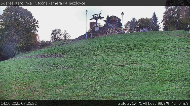 Skiareál Karolinka - Otočná kamera na sjezdovce - 14.10.2025 v 07:25 Skiareál Karolinka - Otočná kamera na sjezdovce - 14.10.2025 v 07:25