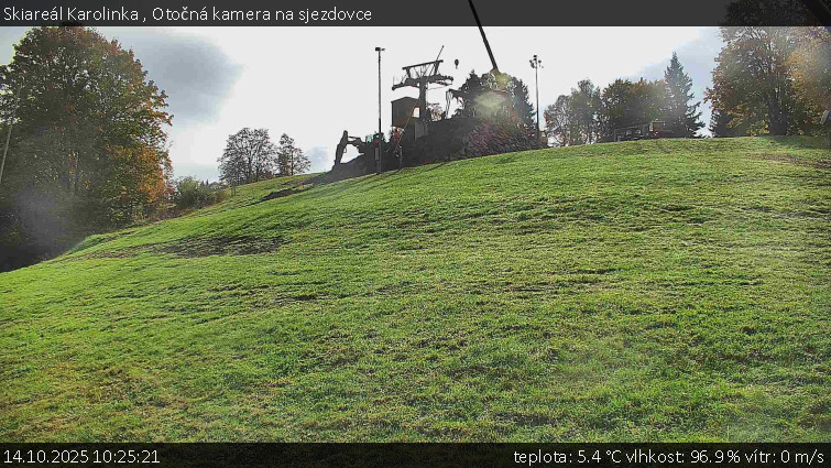 Skiareál Karolinka - Otočná kamera na sjezdovce - 14.10.2025 v 10:25 Skiareál Karolinka - Otočná kamera na sjezdovce - 14.10.2025 v 10:25