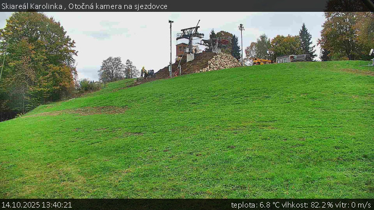 Skiareál Karolinka - Otočná kamera na sjezdovce - 14.10.2025 v 13:40 Skiareál Karolinka - Otočná kamera na sjezdovce - 14.10.2025 v 13:40