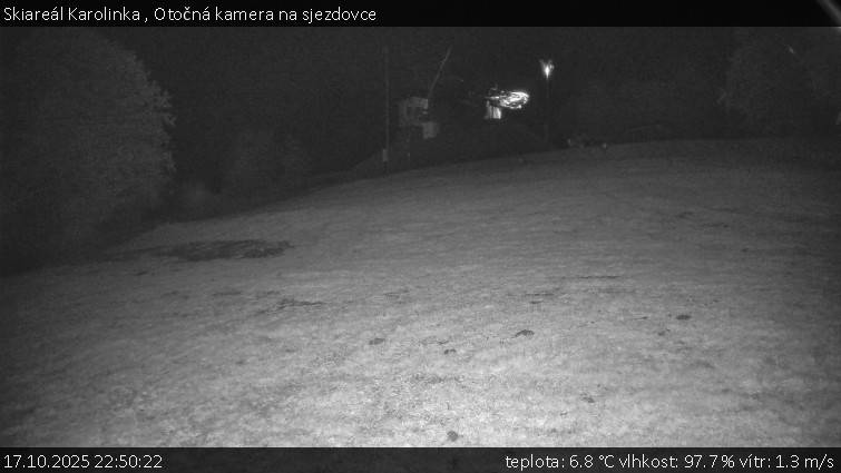 Skiareál Karolinka - Otočná kamera na sjezdovce - 17.10.2025 v 22:50 Skiareál Karolinka - Otočná kamera na sjezdovce - 17.10.2025 v 22:50