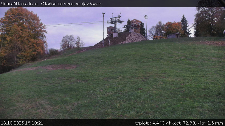 Skiareál Karolinka - Otočná kamera na sjezdovce - 18.10.2025 v 18:10 Skiareál Karolinka - Otočná kamera na sjezdovce - 18.10.2025 v 18:10