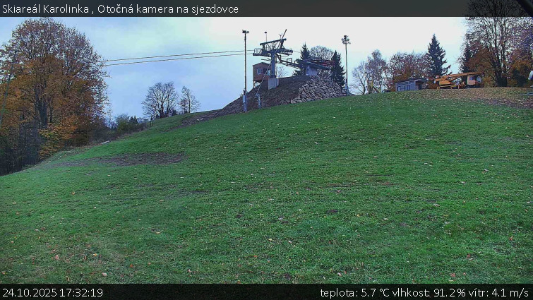 Skiareál Karolinka - Otočná kamera na sjezdovce - 24.10.2025 v 17:32 Skiareál Karolinka - Otočná kamera na sjezdovce - 24.10.2025 v 17:32