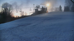 Skiareál Karolinka - Otočná kamera na sjezdovce - 25.12.2025 v 07:10 Skiareál Karolinka - Otočná kamera na sjezdovce - 25.12.2025 v 07:10