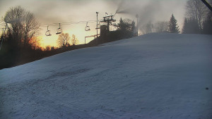 Skiareál Karolinka - Otočná kamera na sjezdovce - 25.12.2025 v 07:45 Skiareál Karolinka - Otočná kamera na sjezdovce - 25.12.2025 v 07:45